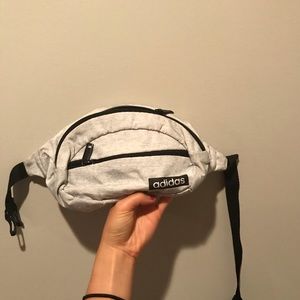 🔮NWOT Adidas Waist Bag adjustable sports bag